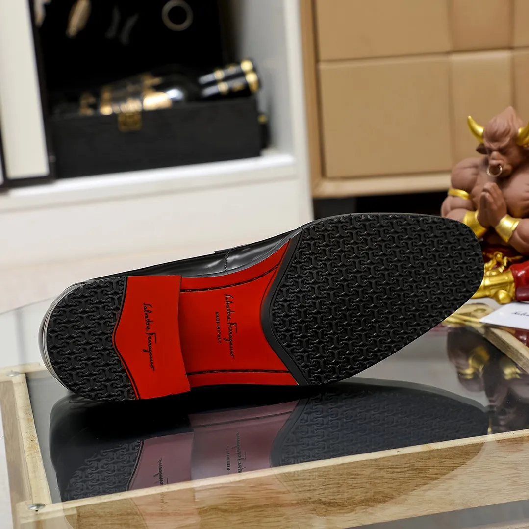Men's shoes 💰460🕷🕷🐂【Ferragamo】Ferragamo Popular fashionable casual shoes🇨🇳Official website counter 1:1 production, original mold opening💯Good quality can be seen, imported high-end first-layer waxed calfskin, water-dyed🐂leather lining🌿very clear texture, high-quality waterproof, non-slip and wear-resistant outsole🎋high quality and low price, truly handmade🍓2 colors available! Code number 38-44......(45.46 customized)
